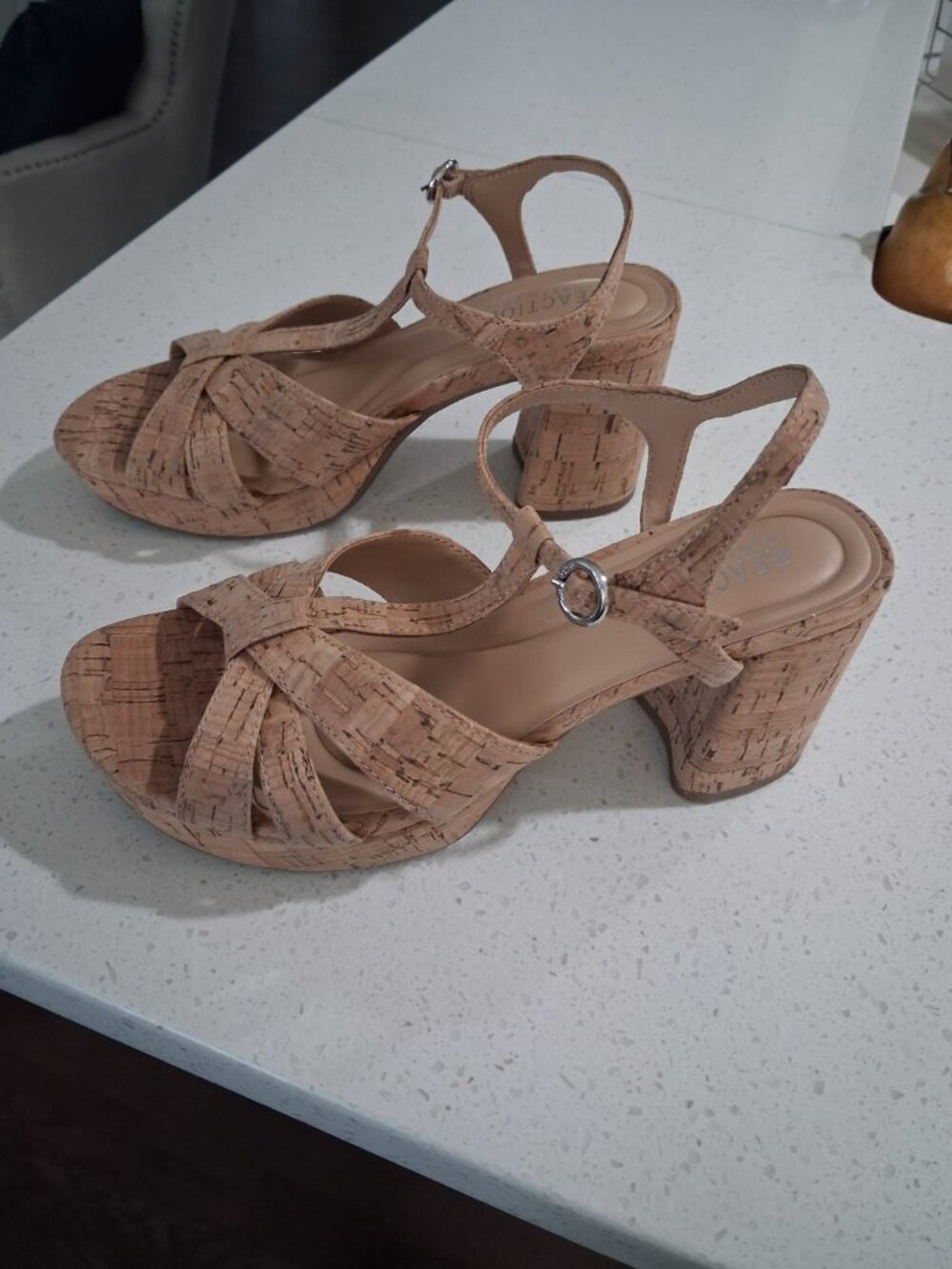 Kenneth Cole Reaction Reina T-Strap Sandals – Size 5 (BNWT) - Picture 6 of 6
